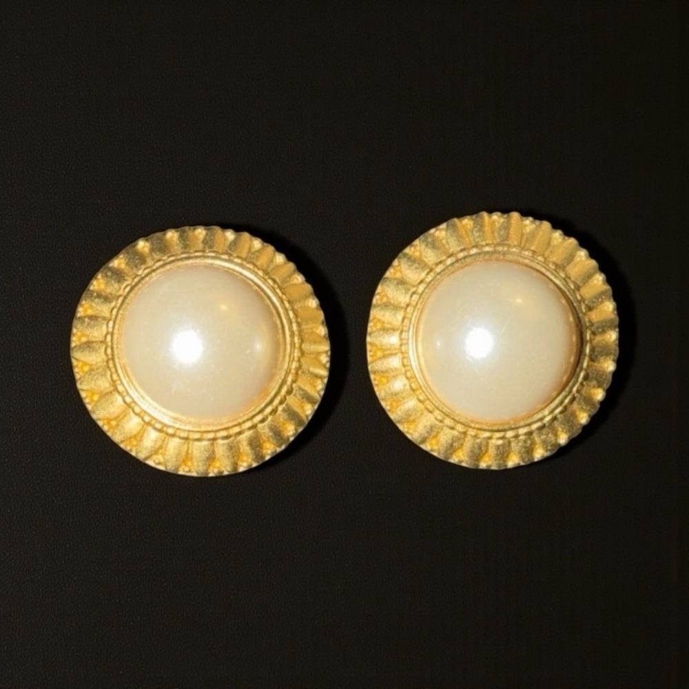 Vintage AFJ Gold-Tone Faux‎ Pearl Clip-On Statement Earrings